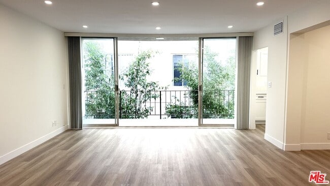 Building Photo - 414 N Palm Dr