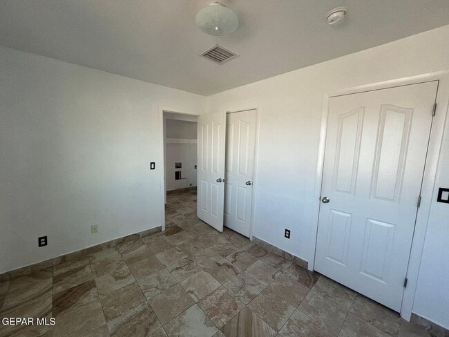 Building Photo - 540 S Yarbrough Dr