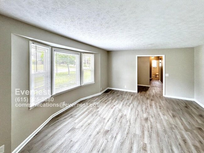 Building Photo - Inviting 3-Bedroom Home with Fenced Yard a...