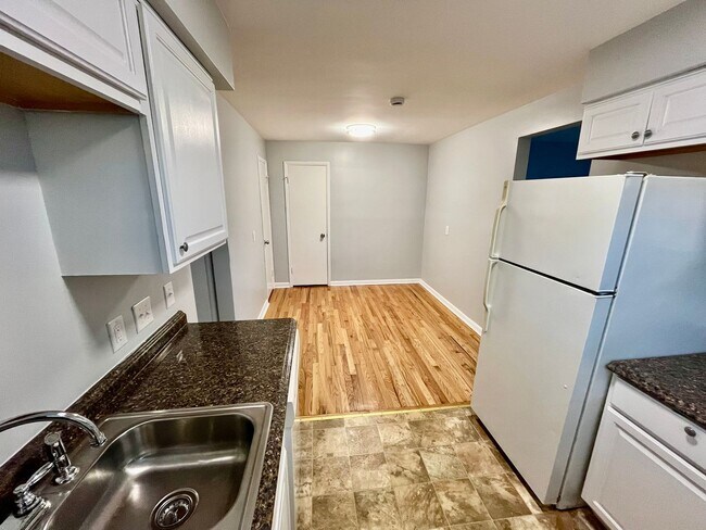 Building Photo - 2739 Lafeuille Ave