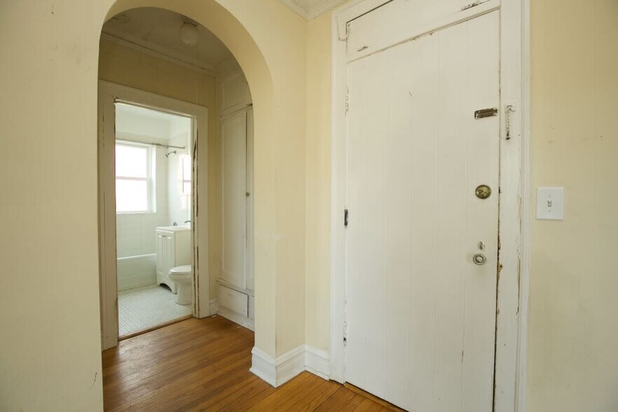 Building Photo - 918 Green Bay