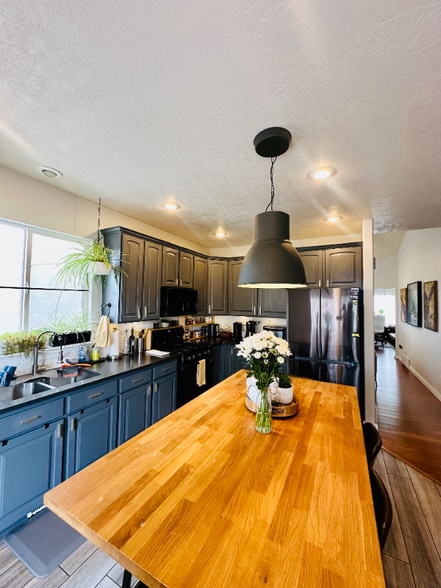 Building Photo - 6659 Interlochen Ln