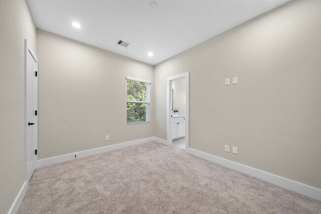 Building Photo - 11 Wellford St