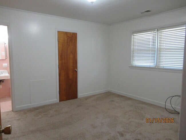 Building Photo - 326 W Hampton Ave