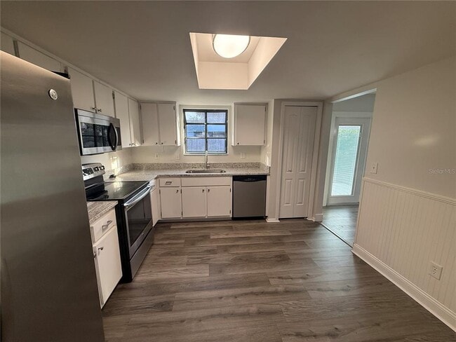 Building Photo - 9744 Tattersall Ave