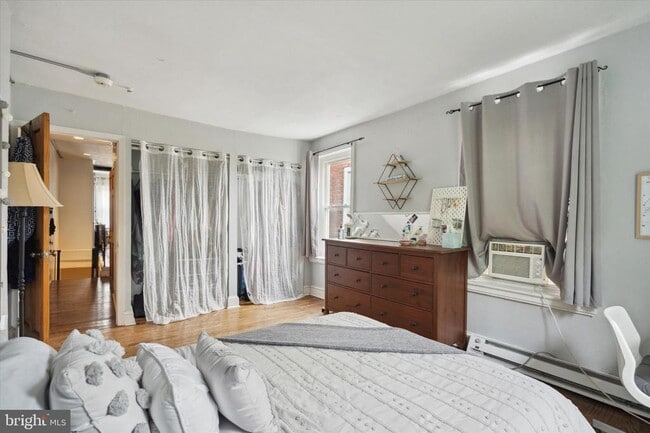 Building Photo - 3215 Hamilton St