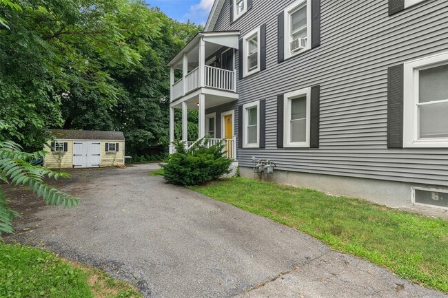 Building Photo - 281 Violet Ave