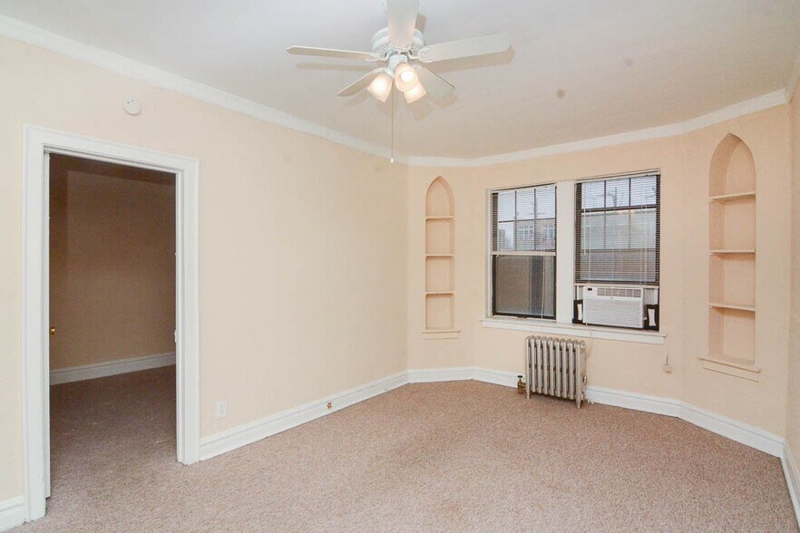 Building Photo - 4832 N Damen Ave