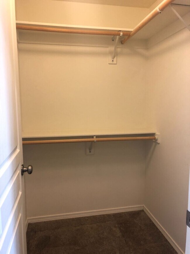 Building Photo - Cozy Home with Private Backyard!