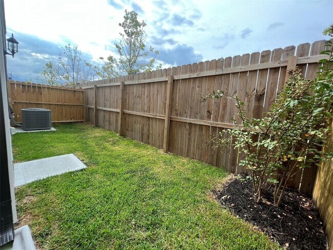 Building Photo - 313 N Centro Cir