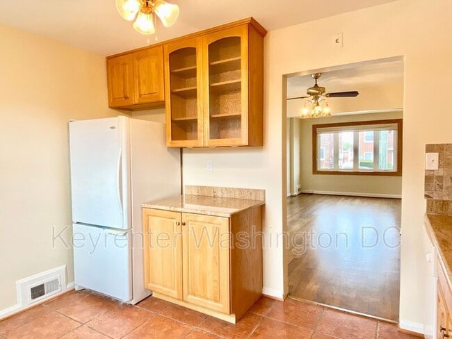 Building Photo - 5514 Chillum Pl NE