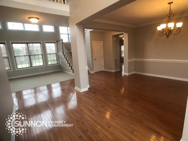 Building Photo - Gorgeous 4 BR 3 BA + Bonus in Winding Walk