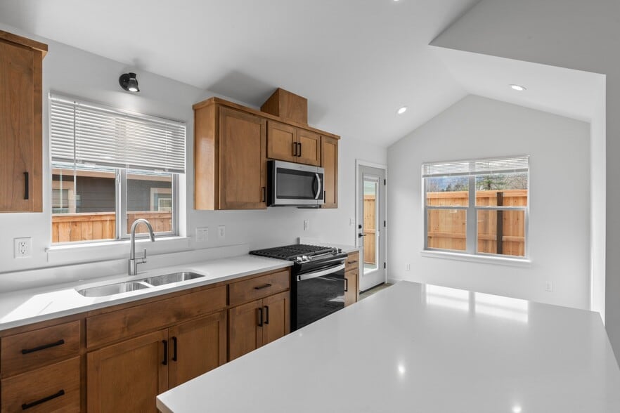 Building Photo - 109 Gangnes Dr