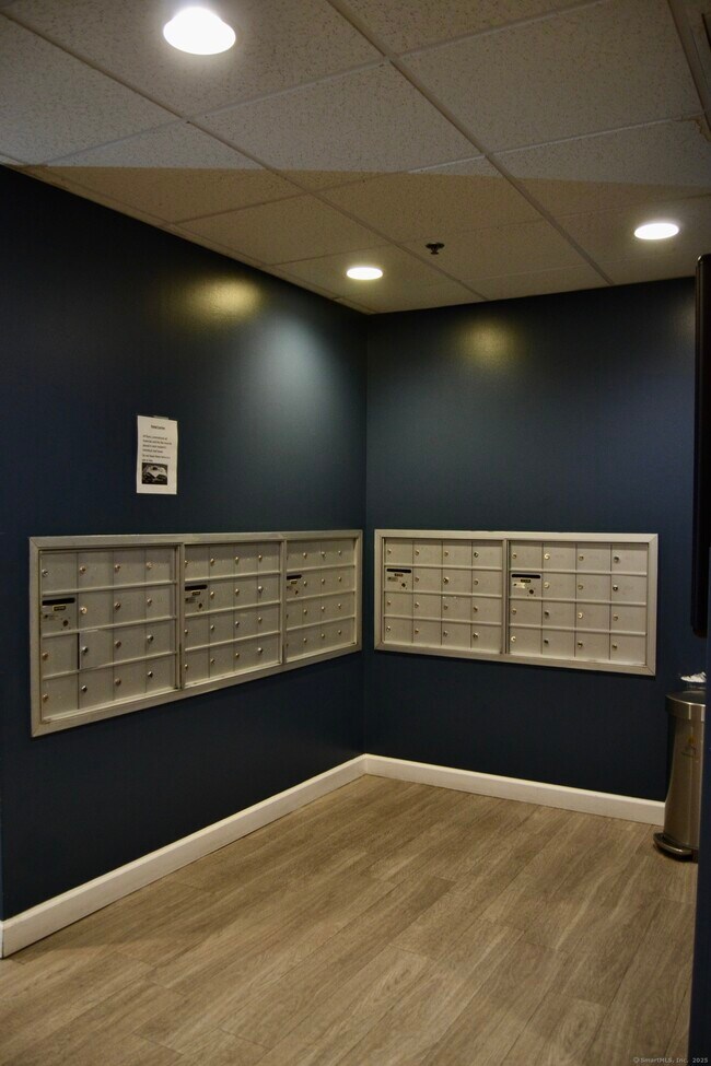Building Photo - 152 Temple St