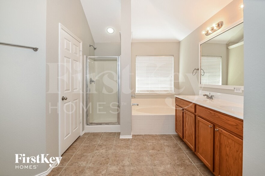 Building Photo - 215 Mulberry Dr