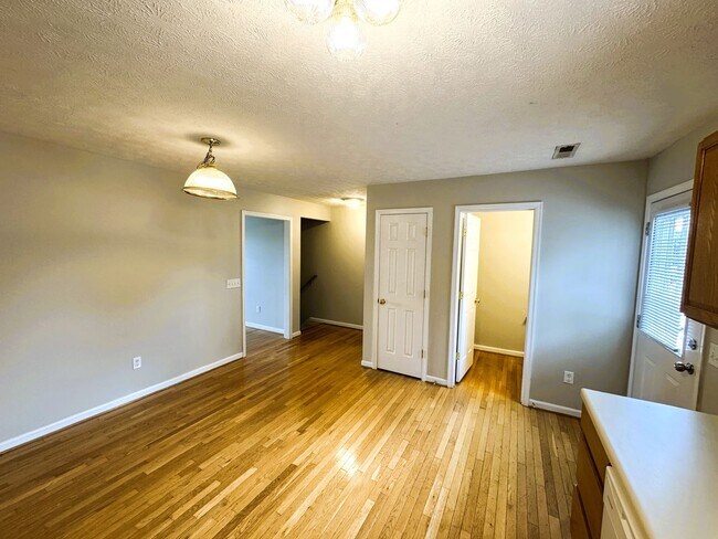 Building Photo - 315 Emerson Ln