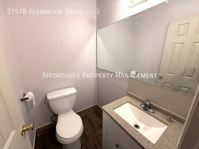 Building Photo - 37578 Glenmoor Dr