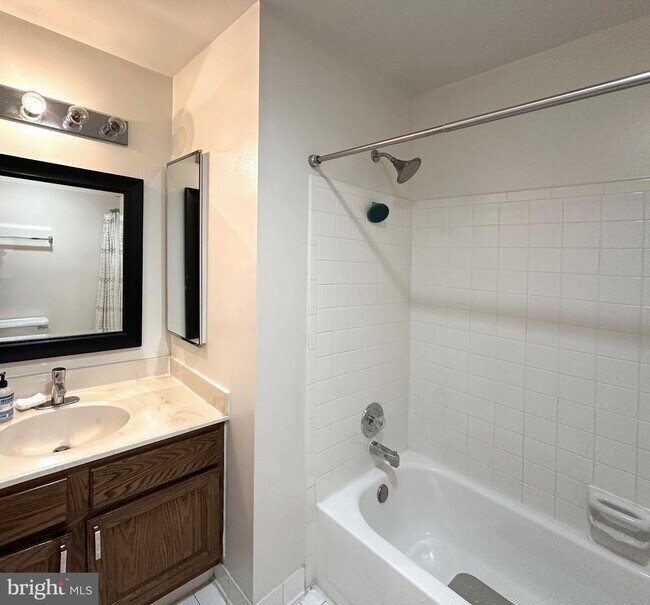 Building Photo - 6042 Loganwood Dr