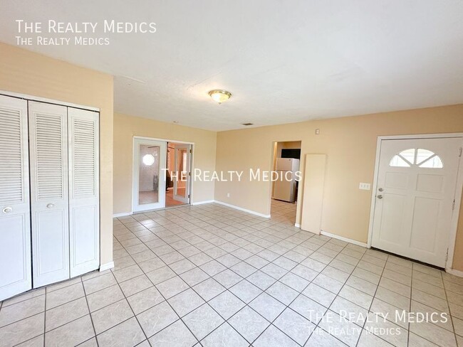 Building Photo - Cozy 2 BD/1 BA Home in Deltona!!