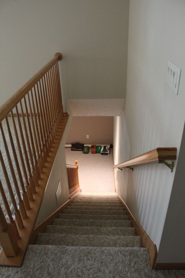 Building Photo - AVAILABLE JULY 2026!!! Incredible 3 bedroom, 2-1/2 bath duplex style condominium on Iowa City Eas...