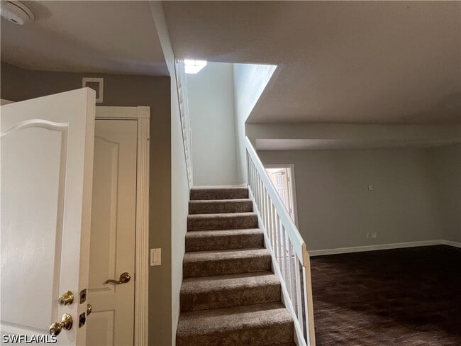 Building Photo - 5365 Cove Cir