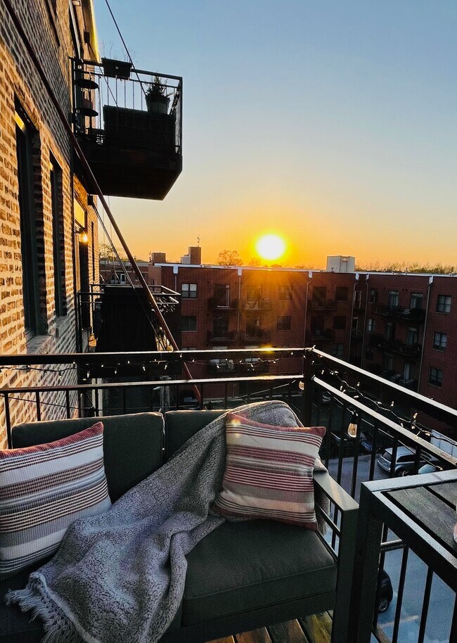 Building Photo - Sheridan