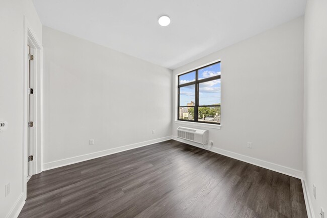 Building Photo - 121 34th St