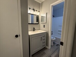 Building Photo - Your New Home Awaits: Charming 3-Bedroom T...