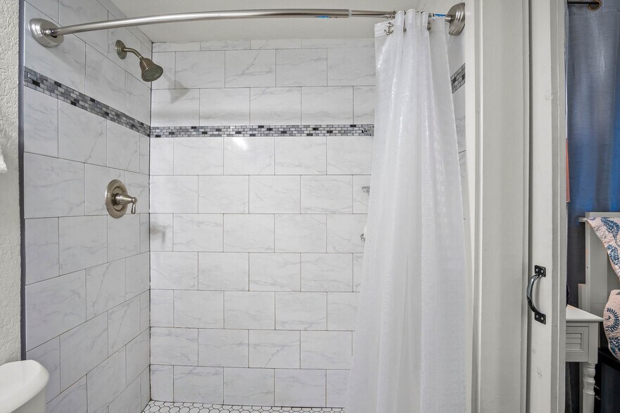 Building Photo - 15209 Leeward Dr