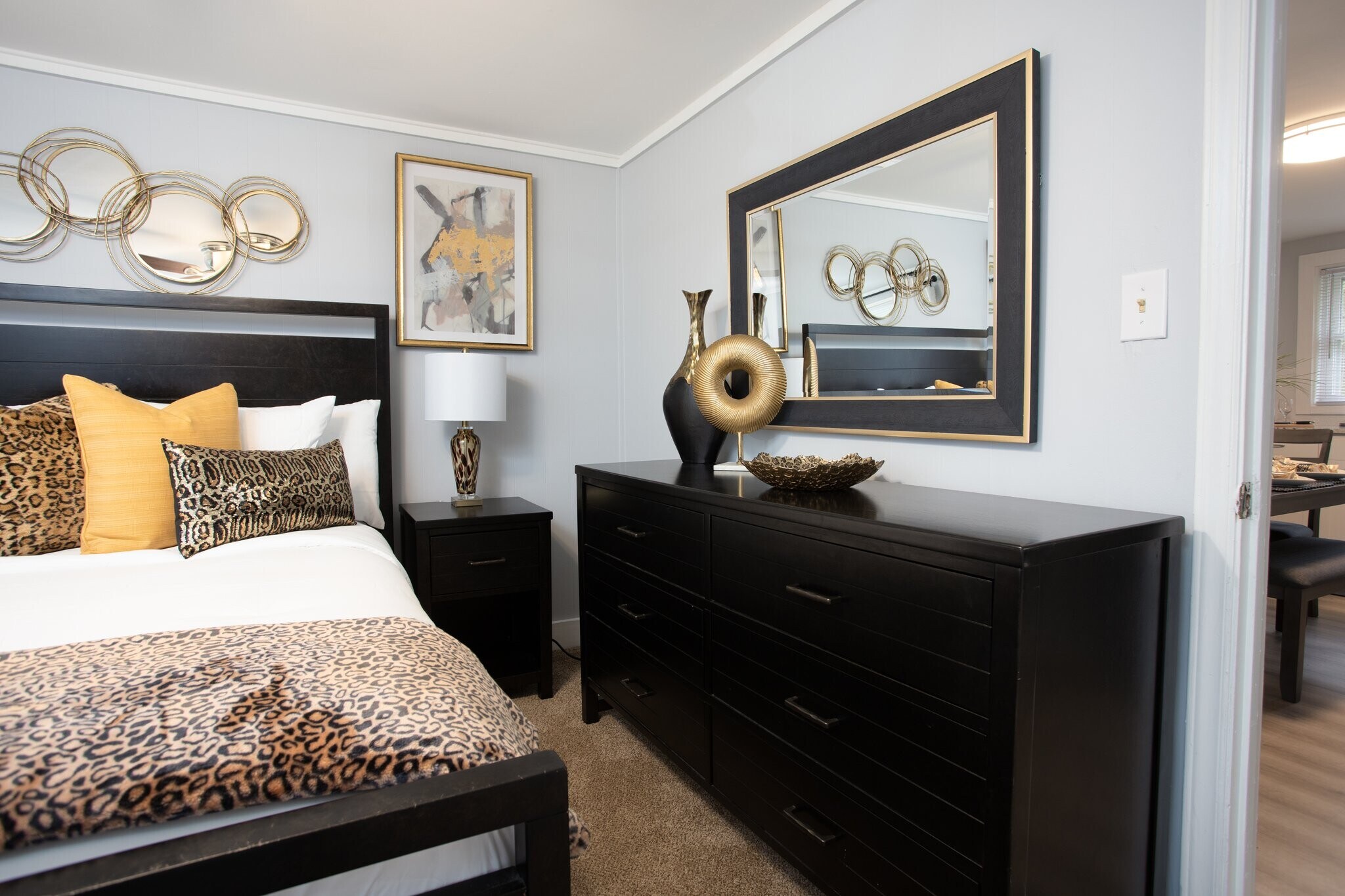 Building Photo - 723 W Mckinley St