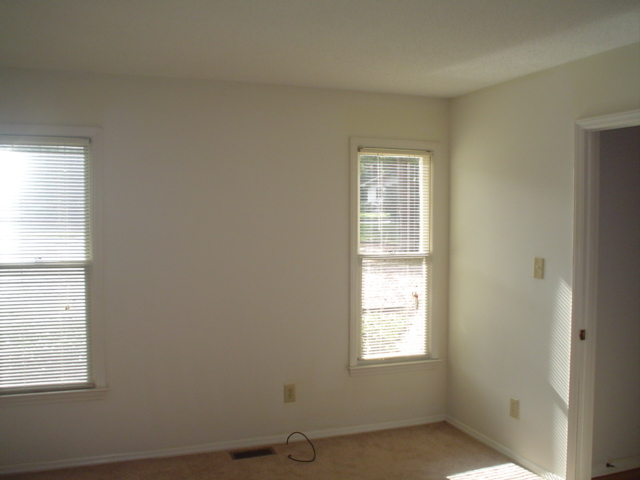 Building Photo - West Raleigh Duplex!