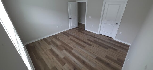 Building Photo - 566 Rochdale Run