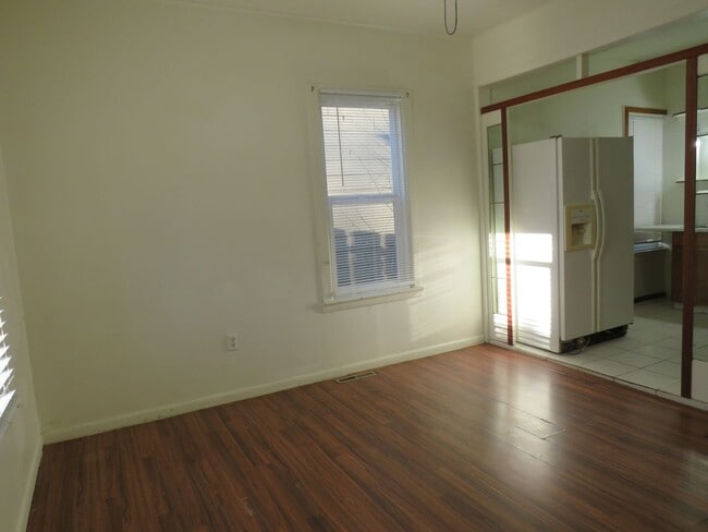 Building Photo - 2 Bed / 1 Bath House