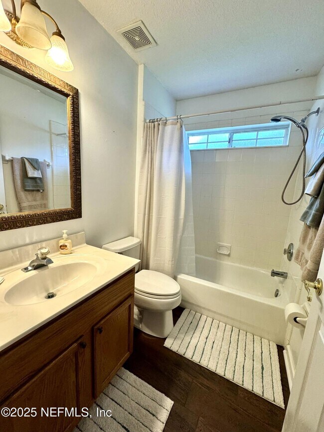 Building Photo - 1672 Pinecrest Dr