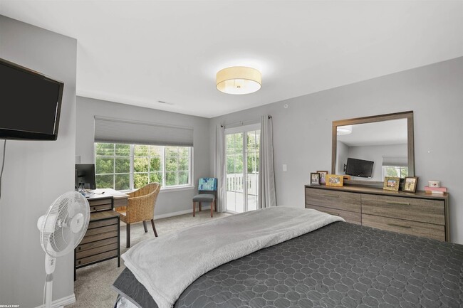Building Photo - 6986 Boulder Pointe Dr