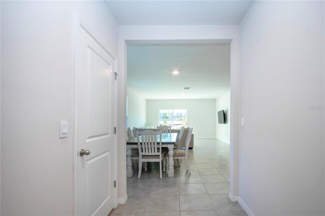 Building Photo - 3513 Hilltop Cir