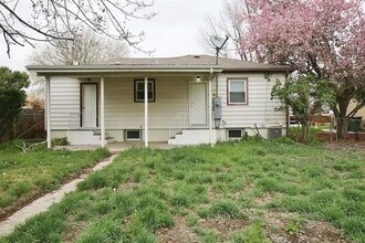 Building Photo - 1745 W Crestline Dr