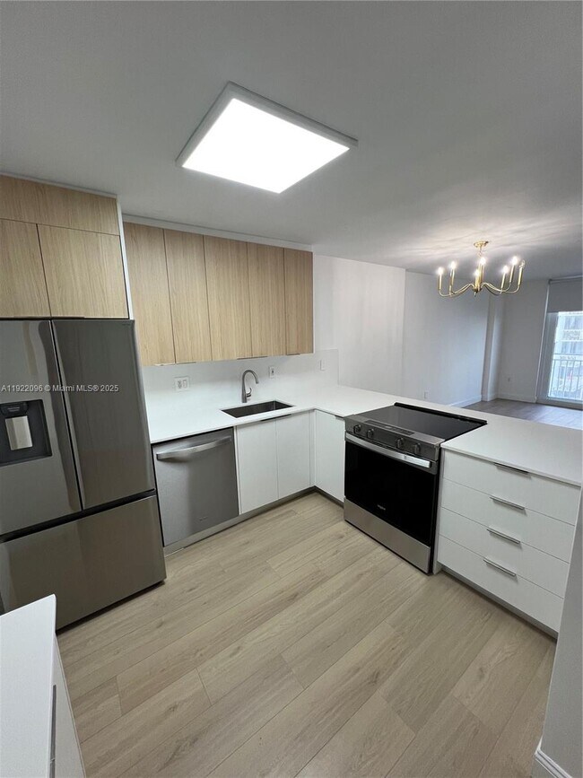 Building Photo - 345 Ocean Dr