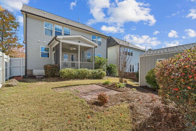 Building Photo - Welcome Home: Spacious 3-Bedroom Retreat i...