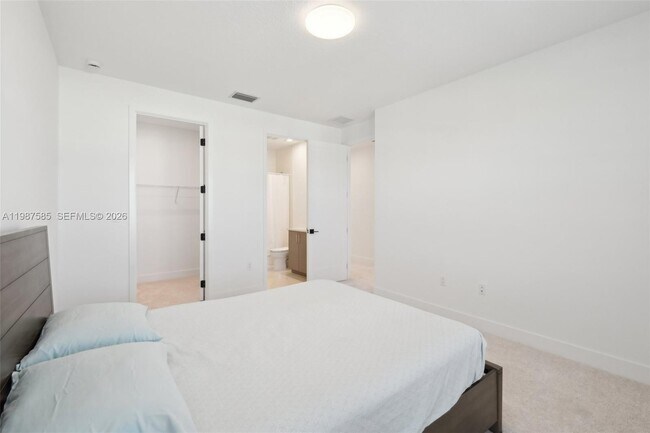 Building Photo - 13076 Feathering Wy