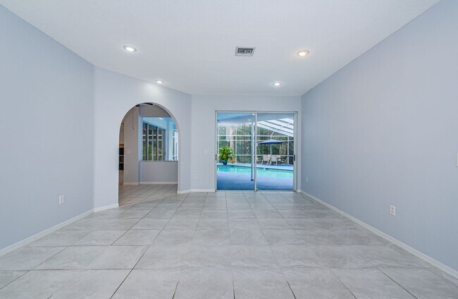 Building Photo - Pool Home in Trinity!