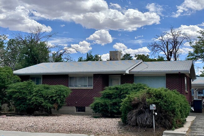 Building Photo - 1625 Walnut Ave