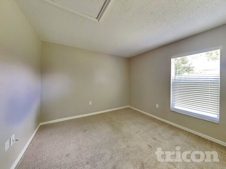 Building Photo - 7833 Manor Dr