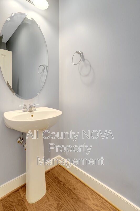 Building Photo - 2093 Laura Mews Pl