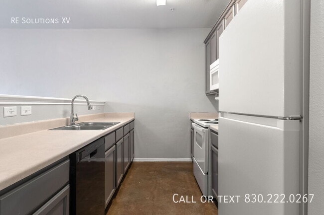 Building Photo - 10714 Mathom Landing