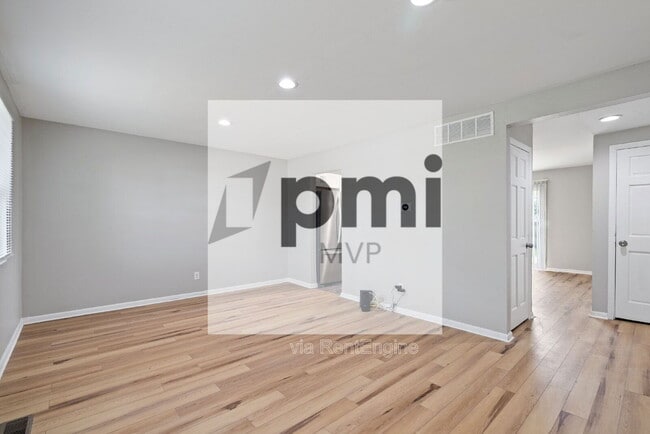 Building Photo - 3027 Rotunda Ct S