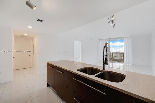 Building Photo - 465 Brickell Ave