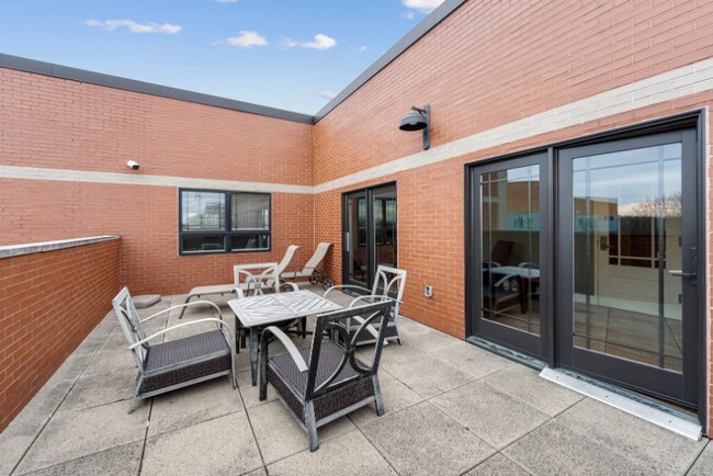 Building Photo - 205 Easton Ave