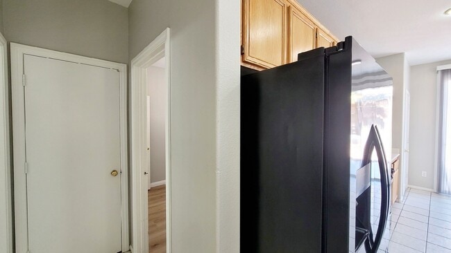 Building Photo - 10028 W Cherokee Ave