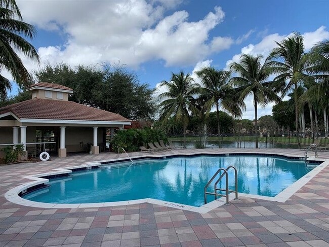 Building Photo - 2565 Centergate Dr